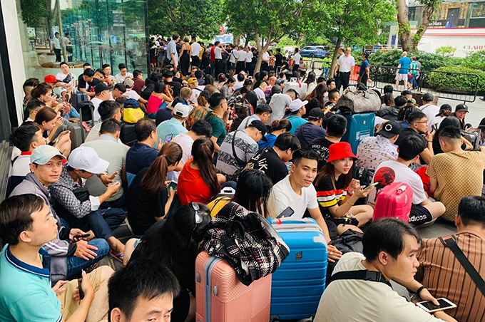 Vietnamese are lining up to buy the iPhone 14.